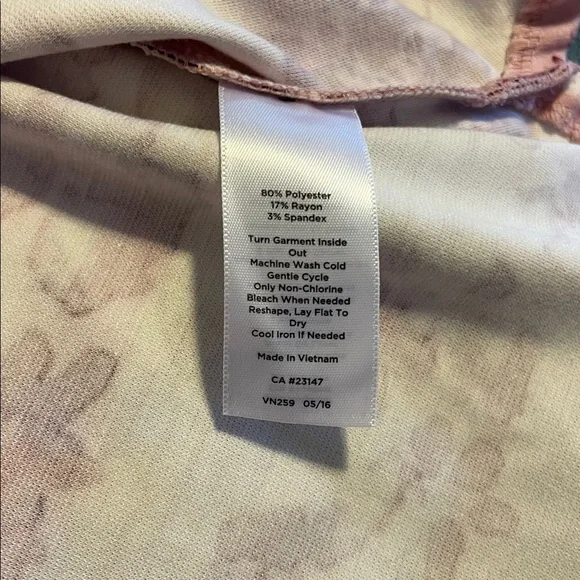 Talbots floral boat-neck folded collar top. Very nice colors. 3/4 sleeves. SZ M. - Picture 9 of 9